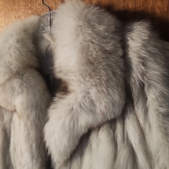 Elegant Cream Authentic Fox Fur Coat - Picture 7 of 15